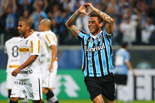 Vargas comemora o primeiro gol (Lucas Uebel/Grêmio Oficial)