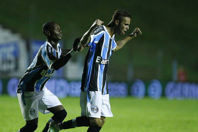 Porra, Luan, vai buscar a bola, caralho! Foto do Lucas Uebel/Grêmio Oficial (via Flickr)