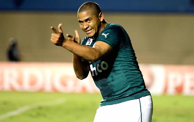 Esse gordo maravilhoso fez 29 gols na temporada 2013. Foto: Carlos Costa/Agência Estadão