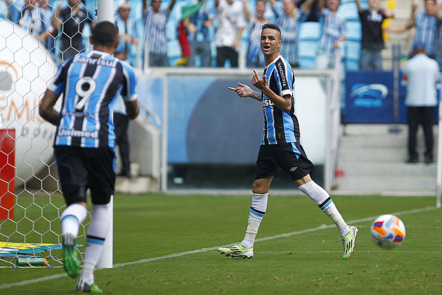 Luan abriu o placar e assumiu a artilharia do time na temporada. Foto: Lucas Uebel/Grêmio Oficial