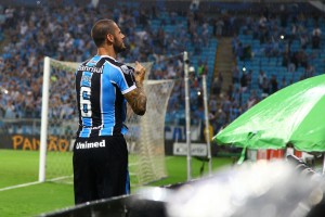 Como é bom ter batedor de falta! Fred fez seu primeiro assim. Foto: Lucas Uebel/Grêmio Oficial (via Flickr)
