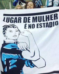 E onde o Grêmio estiver. E onde ela quiser. (Foto: Página Grêmio Antifascista no FB)