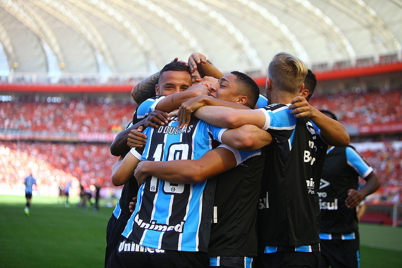 Na briga. Foto do Lucas Uebel/Grêmio Oficial (via Flickr)