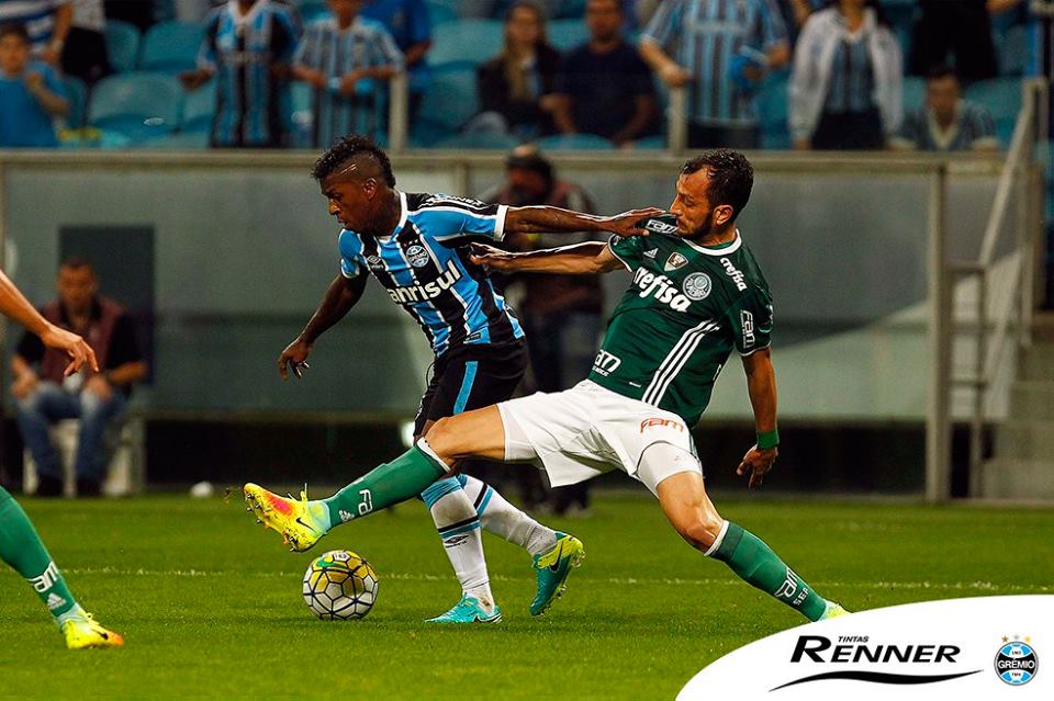 Miller volta, o bom futebol também. Foto Lucas Uebel/Grêmio Oficial (via Flickr)